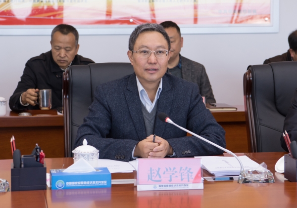 昆明经开区党工委书记赵学锋主持会议并作对照检查 通讯员冯靖凯摄