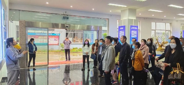 实地参观昆明神犁设备制造有限责任公司