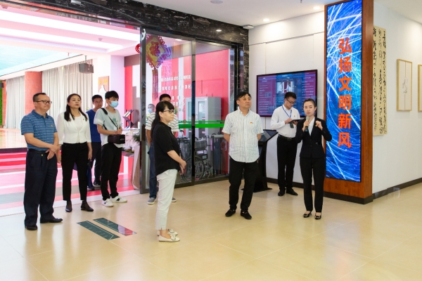 实地调研区级党群服务中心